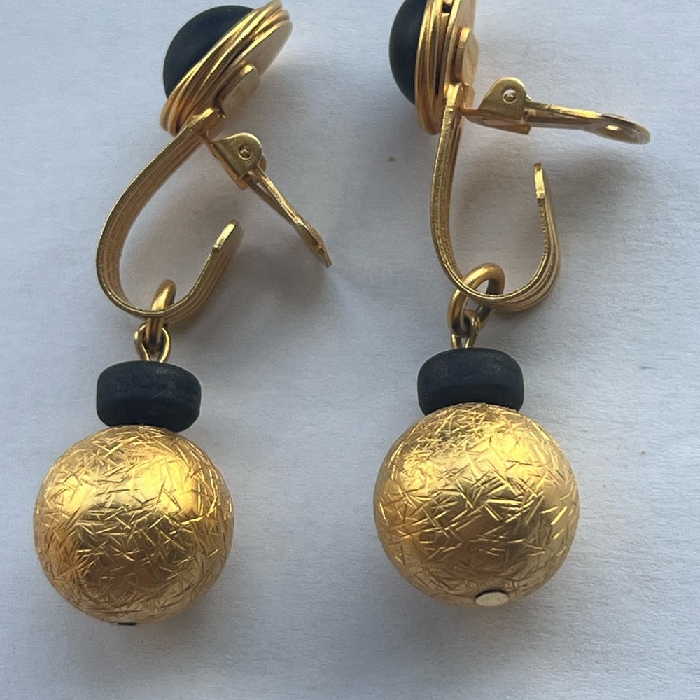 Gold Earrings by - Picture 4 of 8